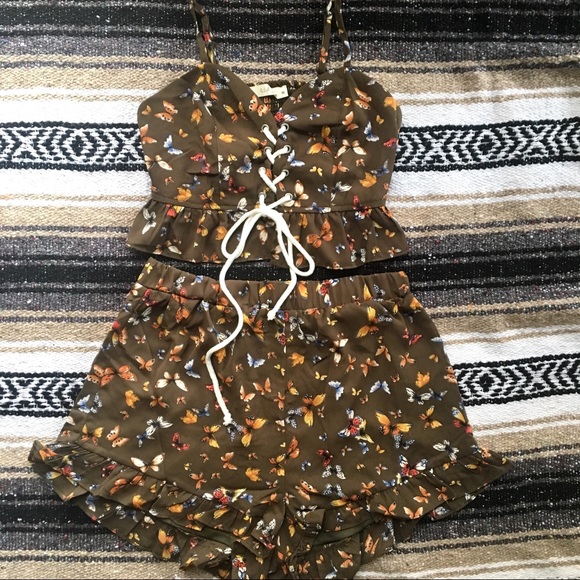 2-piece butterfly outfit! - Picture 3 of 8